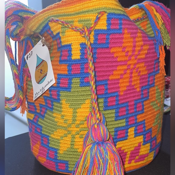 Mochilas Wayuu tejidas a mano en diferentes y vivos colores. - Picture 8 of 11